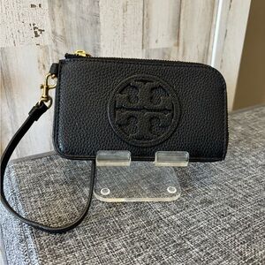 Like New! Tory Burch Miller Top Zip Leather Card Case